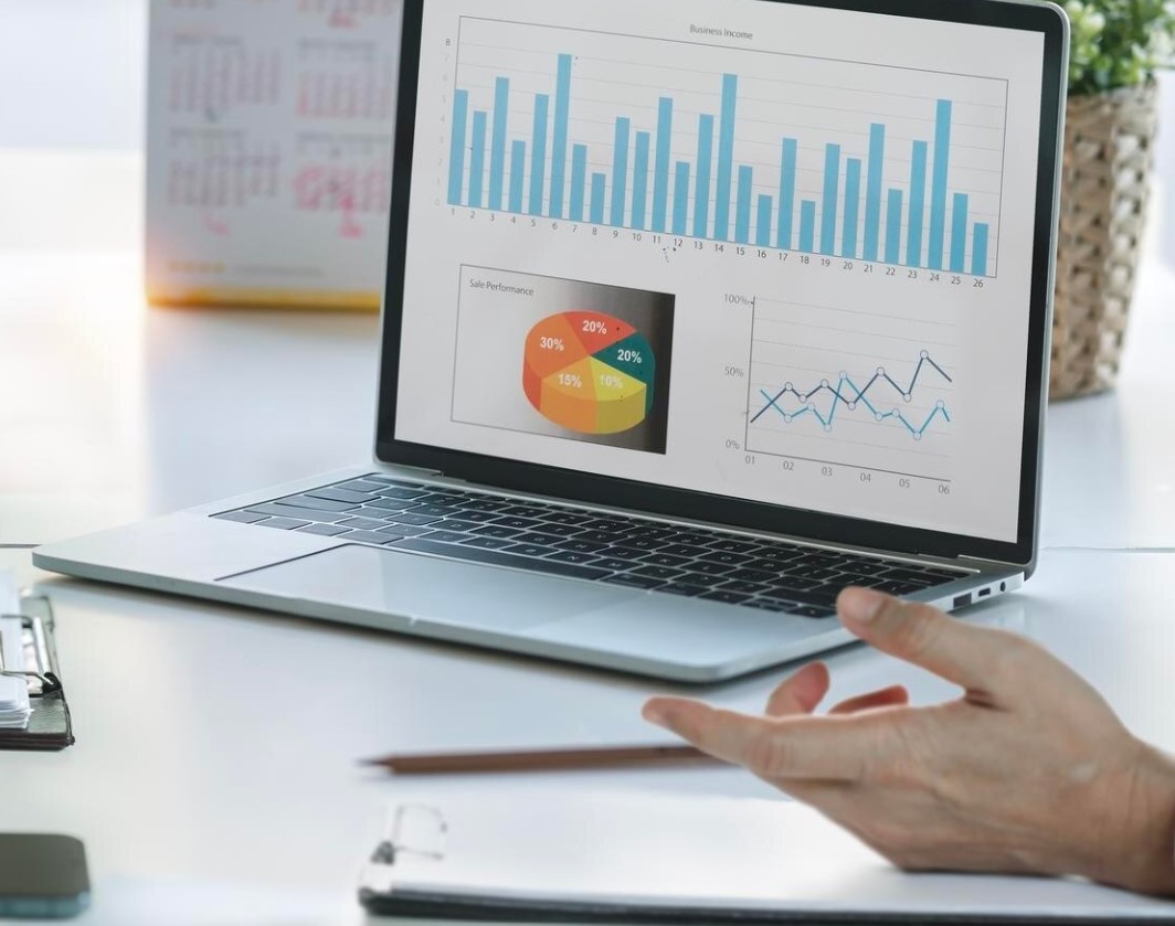 صورة تعبر عن حلول التطوير الخلفي